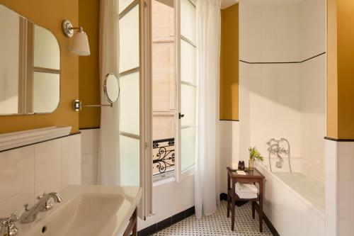 room detail thumbnail 2