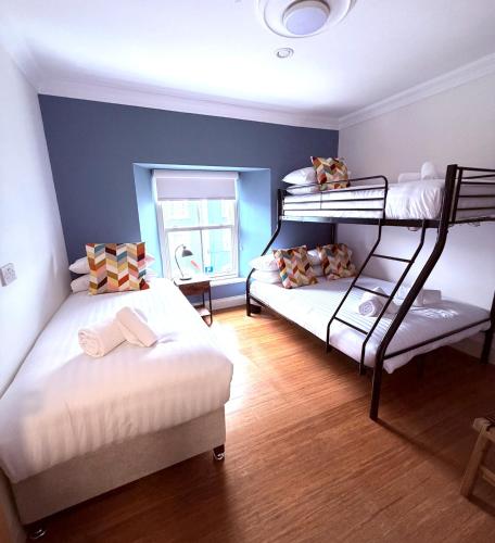 Westport Rooms – khách sạn tại Cahernamart