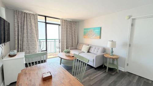 Paradise Oceanfront 1bd pool and hot tub - main image