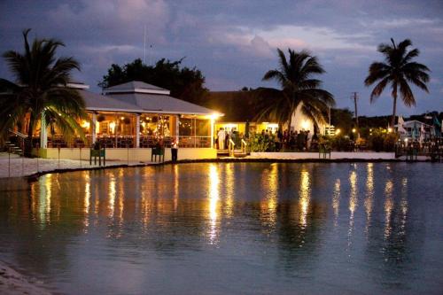 Hotellet från utsidan, Green Turtle Club Resort & Marina in Green Turtle Cay