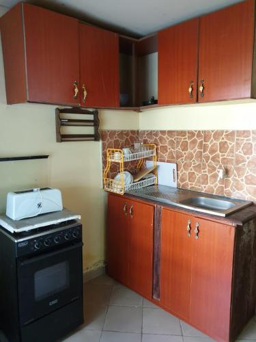 1 Bed Villa - Sleeps 2 - Smoking - Parking - Wifi, Galu (zdjęcie 4)