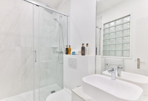 UrbanFlat 127 - Grand appartement Central Paris Montorgueil - image 3