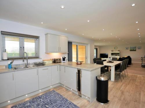 Iekārtas, 4 Bed in Oswestry oc-74982 in Landīsilio