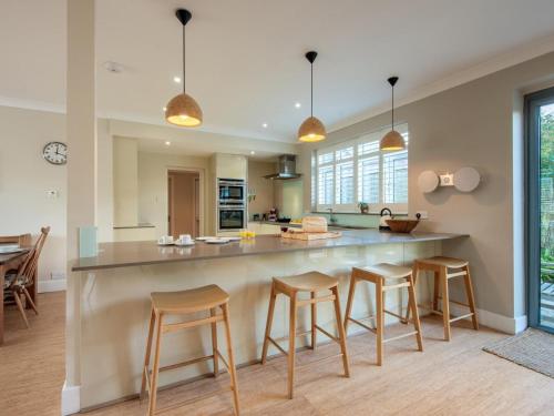Iekārtas, 5 Bed in Swanage oc-dc030 in Studland