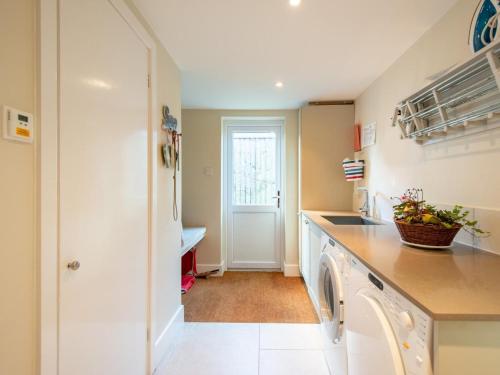 Iekārtas, 5 Bed in Swanage oc-dc030 in Studland