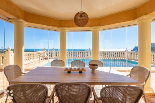 Villa Gran Sol by Abahana Villas – khách sạn tại Les Cometes