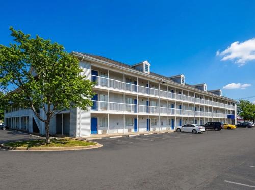 InTown Suites Extended Stay Louisville KY - Airport in 斯科茨堡