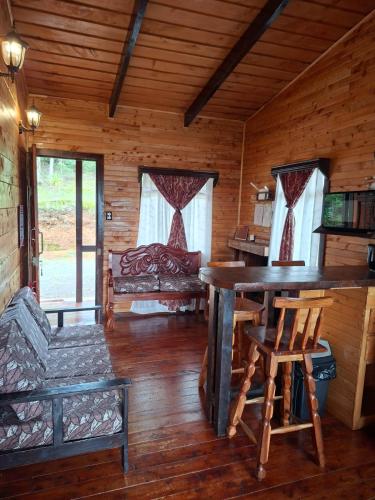 Las Bromelias Lodge in El Jardín
