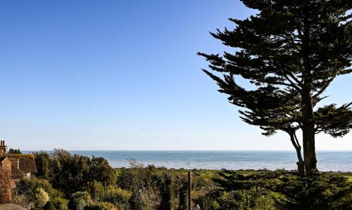 The Bolt Hole Hythe panoramic coast and sea views – khách sạn tại Hythe