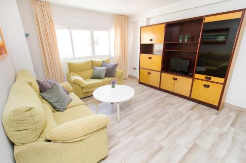 Classy 4 bedrooms Apartment - image 31