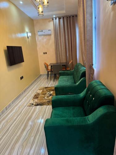 Unique CityLife Hotel in อูโย