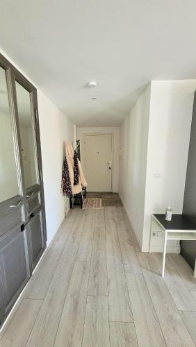 Вхід, Duplex 105m2 Terrasse et Balnéo - Parking Privé - Proche Paris (Duplex 105m2 Terrasse et Balneo - Parking Prive - Proche Paris) in Сан-Бріс-су-Форе