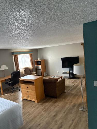 Simply Home Inn & Suites - image 3