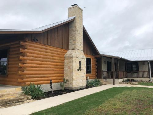 Gateway Gathering - Cabin in Luckenbach, USA