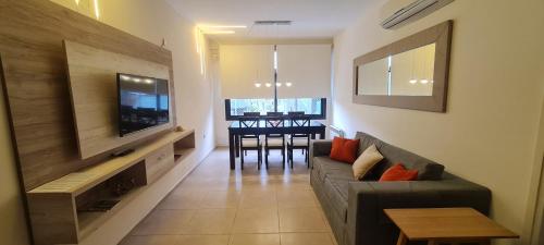 Amplio departamento frente al lago-seguridad 24hs in 비야 카를로스 파스