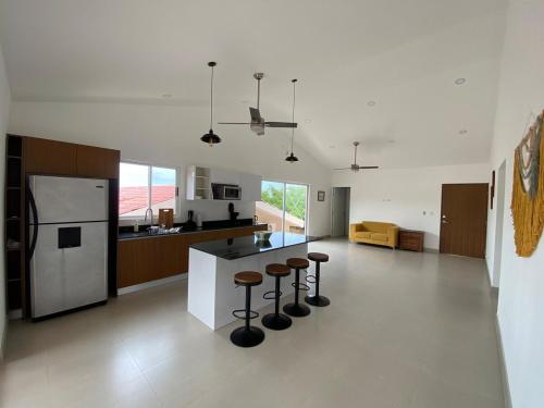 Casa Coral- Beautiful & Near to the Beach – khách sạn tại Hacienda Jaco
