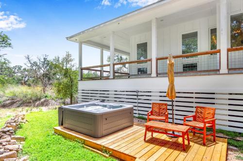 Happiness Ranch - Oak Tree House in Blanko (TX)