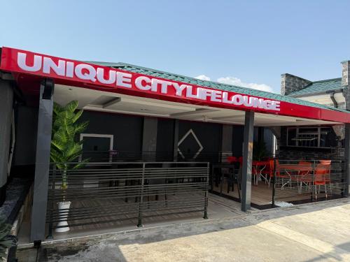 Unique CityLife Hotel in อูโย