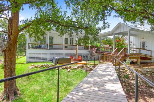 Happiness Ranch - Oak Tree House in Blanko (TX)
