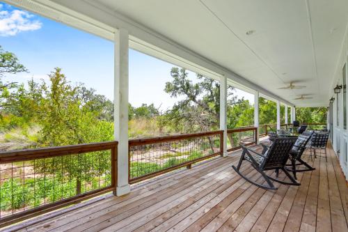 Happiness Ranch - Oak Tree House in Blanko (TX)