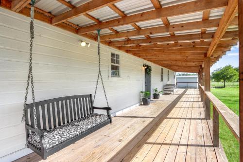 Happiness Ranch - Pecan Tree House in Blanco, USA