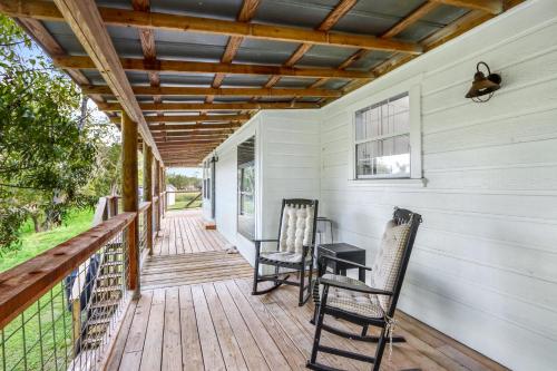 Happiness Ranch - Pecan Tree House in Blanco (TX)