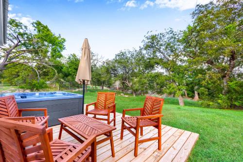 Happiness Ranch - Pecan Tree House in Blanco (TX)