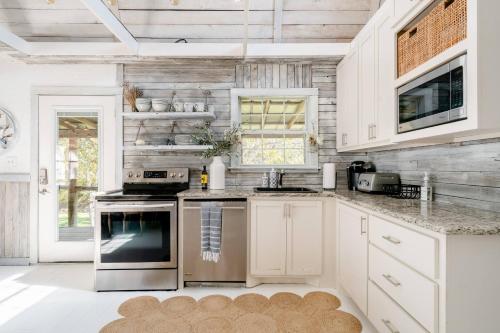 Happiness Ranch - Pecan Tree House in Blanco (TX)