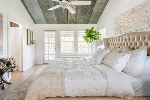 Happiness Ranch - Pecan Tree House in Blanco (TX)