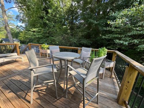 Super Comfy 3 BR Home Sleeps 8 in Doraville