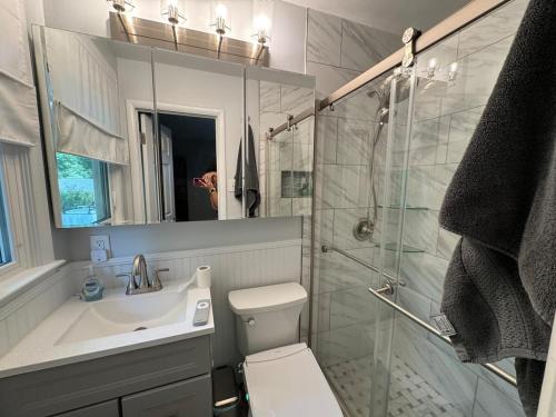 Super Comfy 3 BR Home Sleeps 8 in Doraville