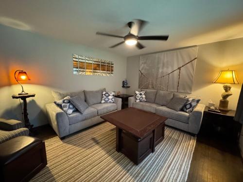 Super Comfy 3 BR Home Sleeps 8 in Doraville