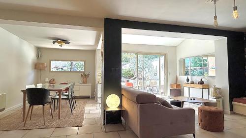 Maison avec piscine privée, idéale famille & séjour entre amis (Maison avec piscine privee, ideale famille & sejour entre amis) in Gleize (Rhone-Alpes)