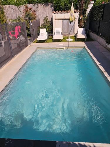 House with private pool