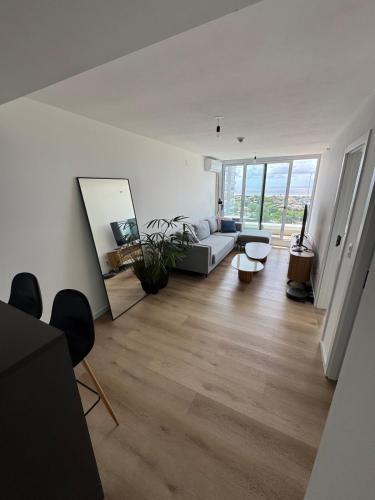 One-bedroom apartment, many amenities