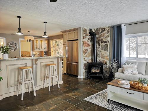 Riverside Retreat with Hot Tub in Walkerton (ON)