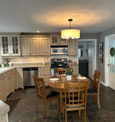 Riverside Retreat with Hot Tub in Walkerton (ON)
