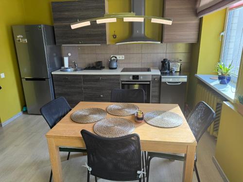 Konyha, Artist's Apartment - Near City Center in Zirmunai eldership