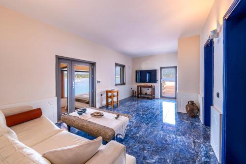 Luxury Villa on a Private Island – khách sạn tại Bayindir