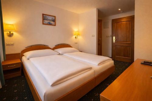 2 twin beds