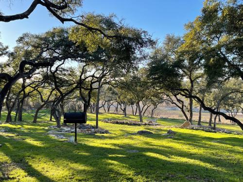 Millies Cottages Unit 4 - Clara in Canyon Lake, USA