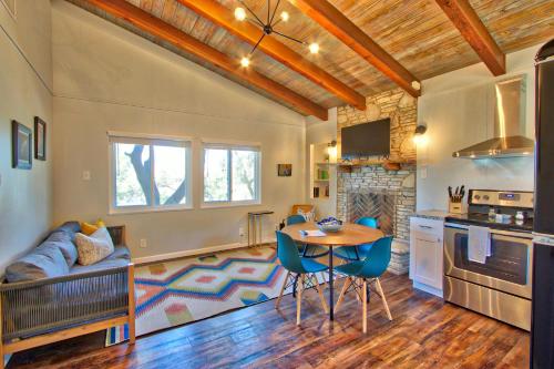 Millies Cottages Unit 6 - Mehta in Canyon Lake, USA
