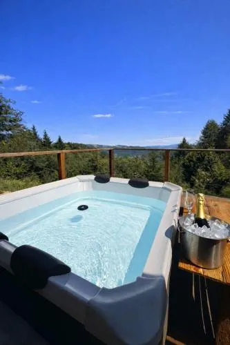 Juralodgespa Chalet isolé avec jacuzzi in Boncourt, Schweiz