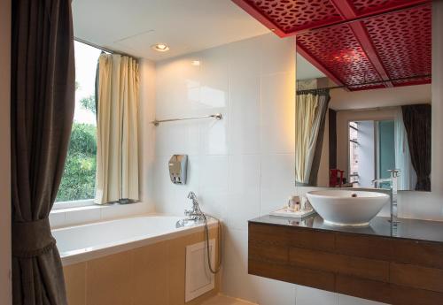 room detail thumbnail 2