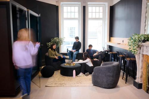 Shared lounge/TV area, Capsule Residence in Montreal (QC)