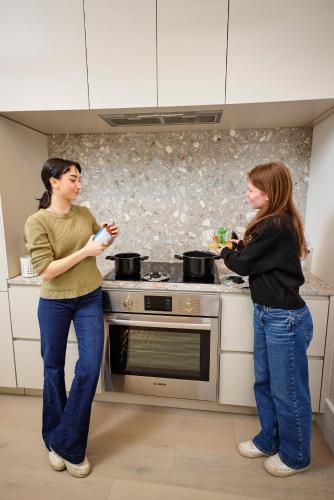 Kitchen, Capsule Residence in Montreal (QC)
