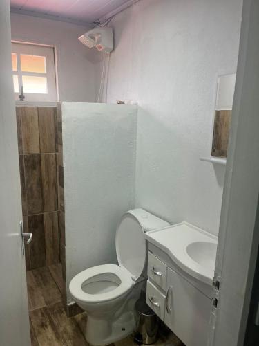 Quarto n°6 de solteiro acomoda 4 pessoas - image 12