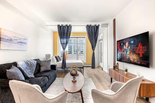 Luxe Downtown Haven with 2 Free Parking