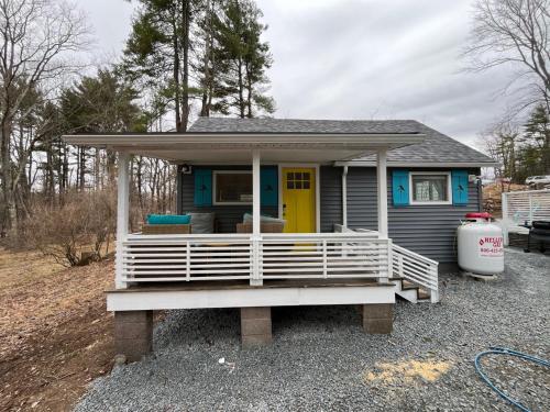 . Wally’s Matchbox |New|Hot Tub|Fire Pit|Close 2 All