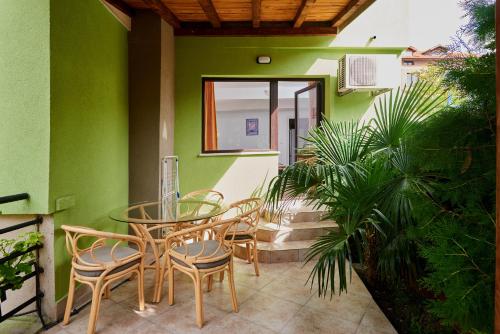 2 bedrooms, 4 beds